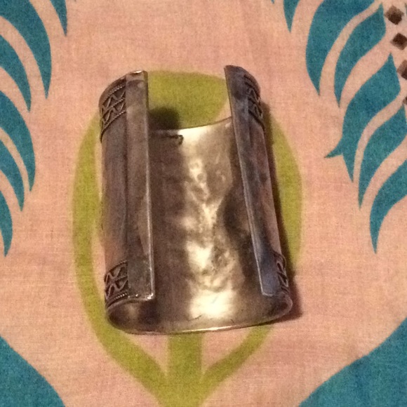 Cuff bracelet - Picture 3 of 9